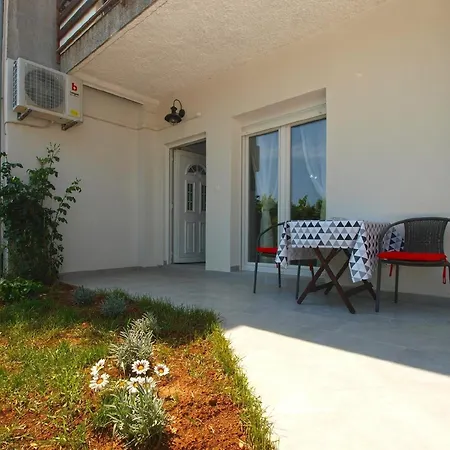 Apartment Fuer 2 Personen Ca 45 Qm In Pula, Istrien Istrische Riviera *